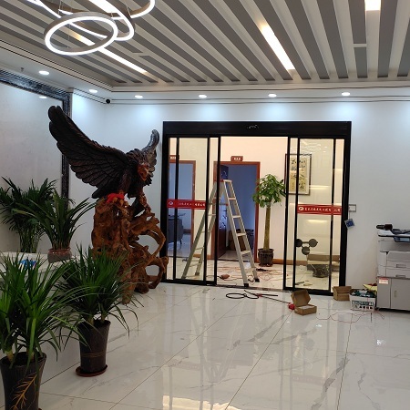 成都鋁合金型材感應(yīng)門安裝案例 成都鋁合金型材感應(yīng)門安裝案例