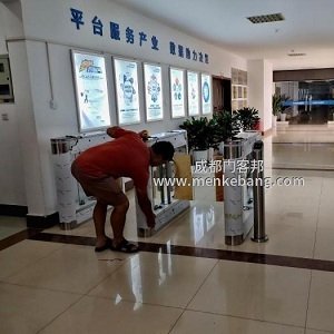 成都工地速通閘安裝案例 成都工地速通閘安裝案例