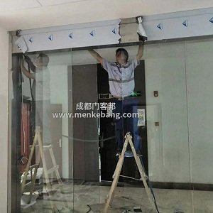 成都電動(dòng)玻璃門運(yùn)行流程可靠性與安全性 成都電動(dòng)玻璃門運(yùn)行流程可靠性與安全性