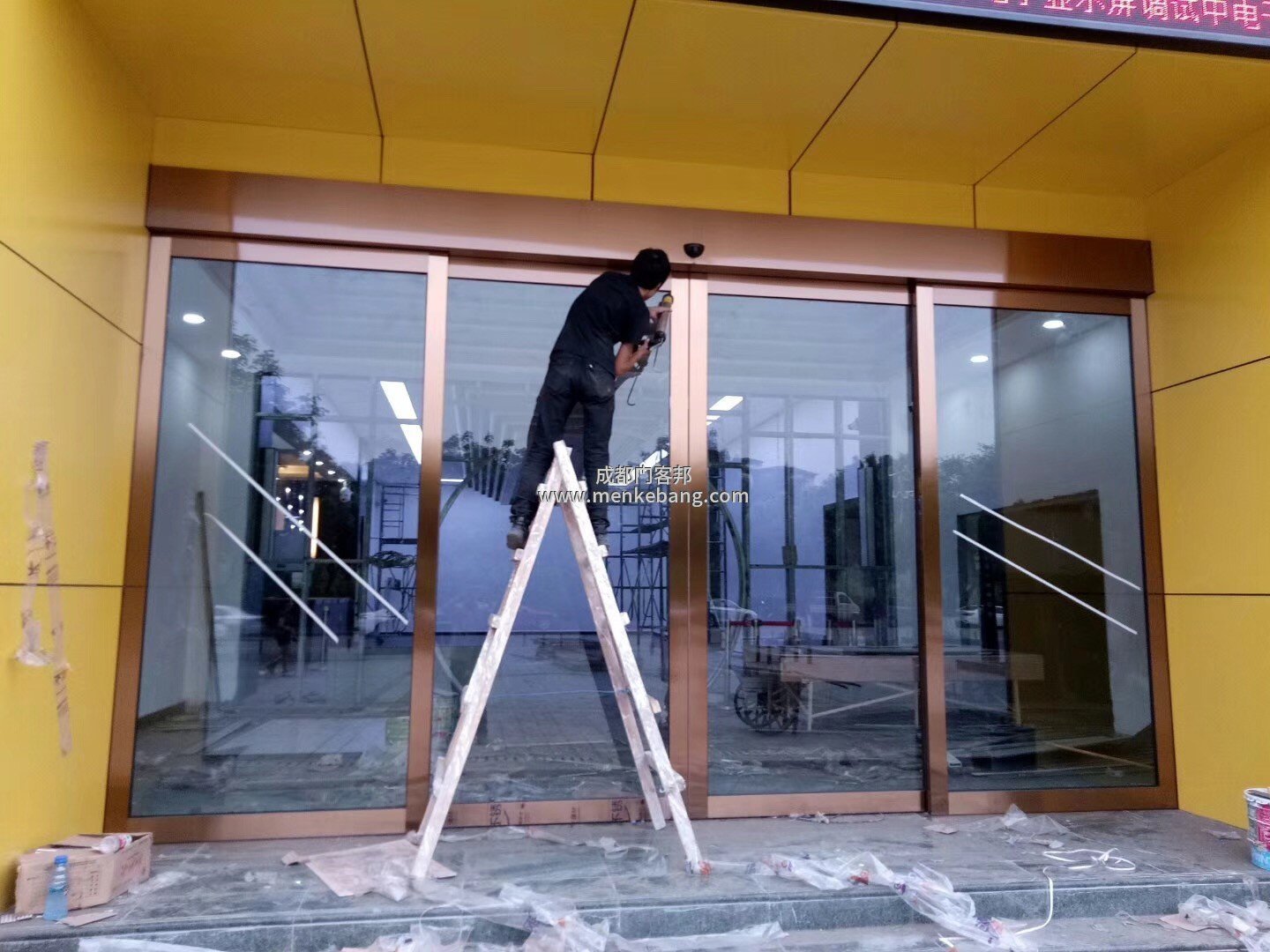 玻璃電動感應(yīng)門多少錢一平方 玻璃電動感應(yīng)門多少錢一平方